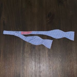 Vineyard Vines blue whale link bow tie